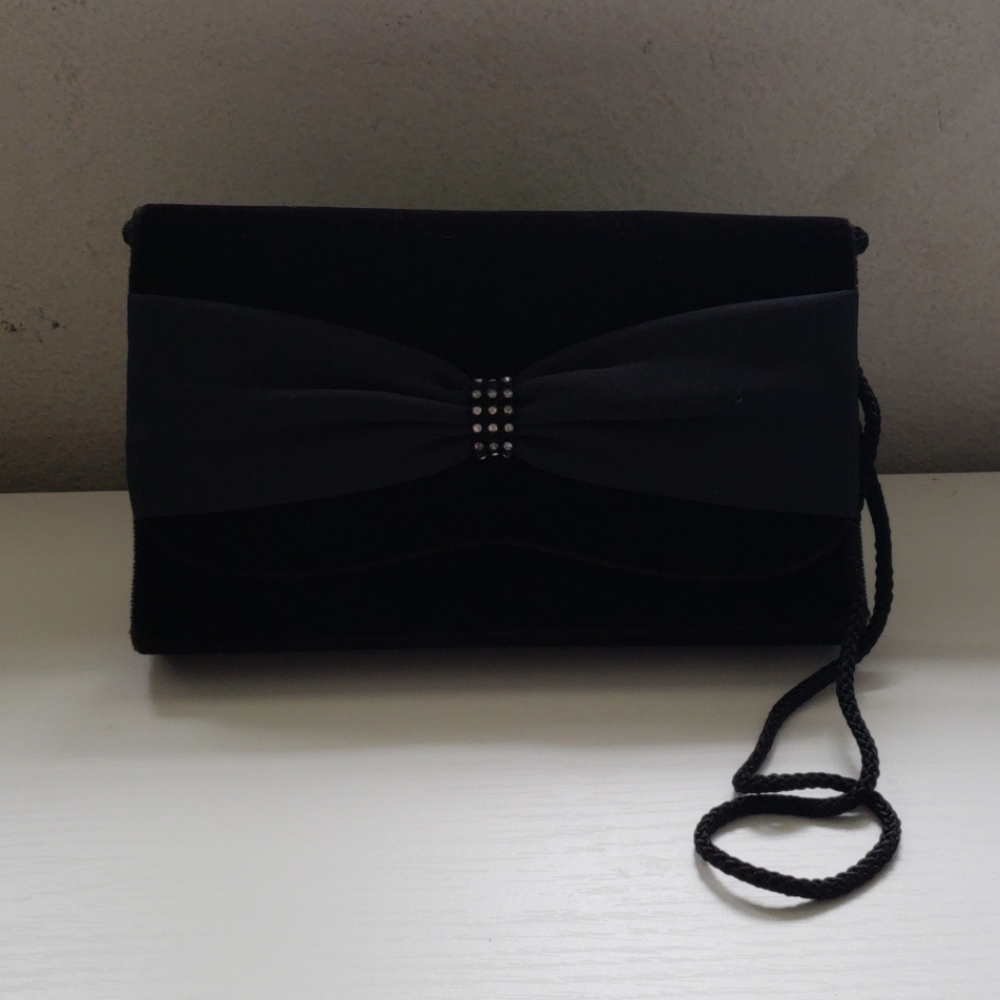 Black Velvet Tempo Clutch w/Strap